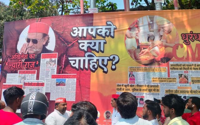 यूपी में सियासी पोस्टर वॉर: लखनऊ और अमेठी में लगे 'धुरंधर' फिल्म से प्रेरित होर्डिंग्स, अखिलेश यादव पर निशाना